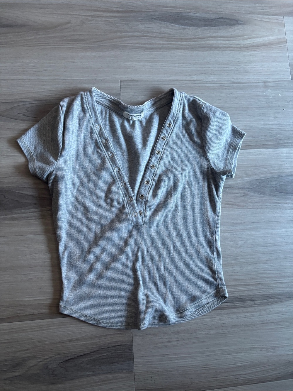 Heart & Hips Ribbed Snap-Front Short Sleeve Top - Light Gray